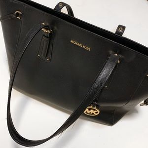 FINAL PRICE DROP! • MICHAEL KORS VOYAGER TOTE •